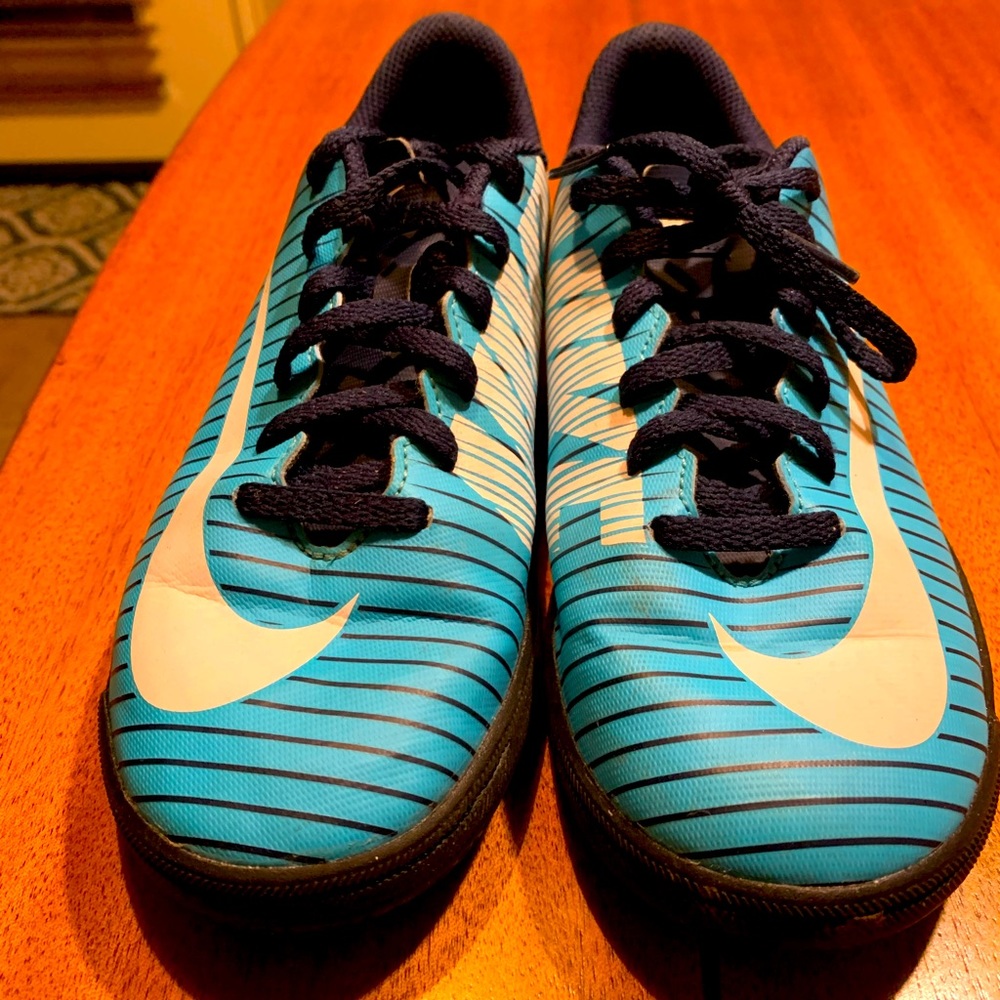 Nike indoor youth soccer shoes